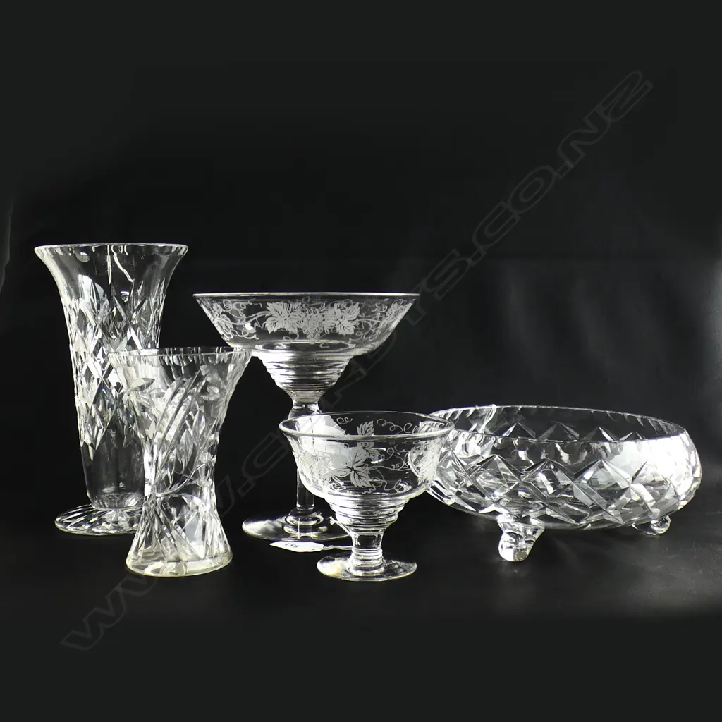 CRYSTAL; 2 VASES (LARGEST H 200MM) 2 GRADUATED FOOTED ETCHED BOWLS & CUT CRYSTAL BOWL (DIA  200MM) Image 1++