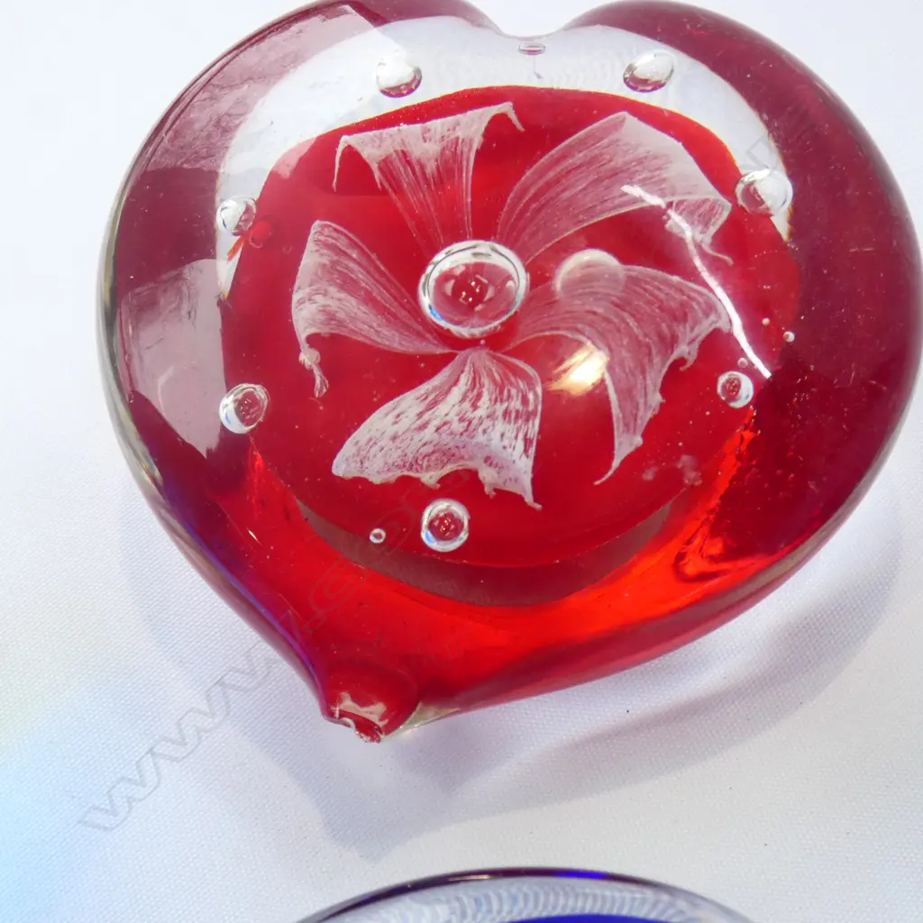 4 ART GLASS PAPERWEIGHTS  Image 1++