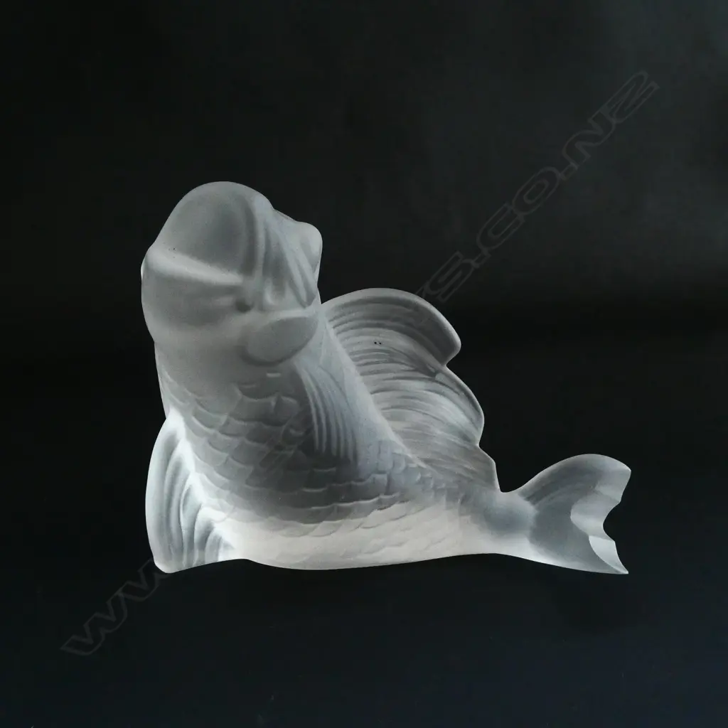 BACCARAT FROSTED GLASS FISH PAPERWEIGHT W.110mm Image 1++