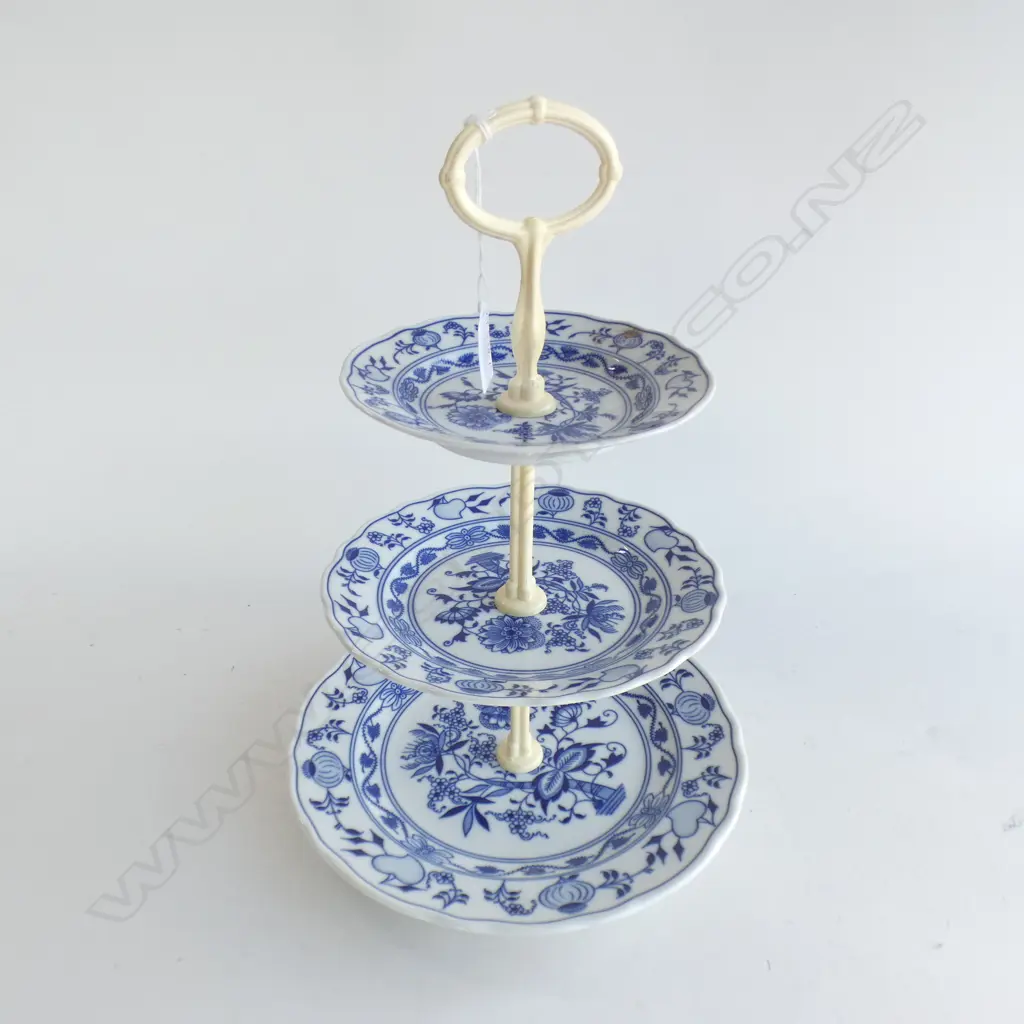CZECH ZWIEBELMUSTER BLUE ONION 3 TIER CAKE STAND - CREAM STEM & HANDLE H340MM Image 1++