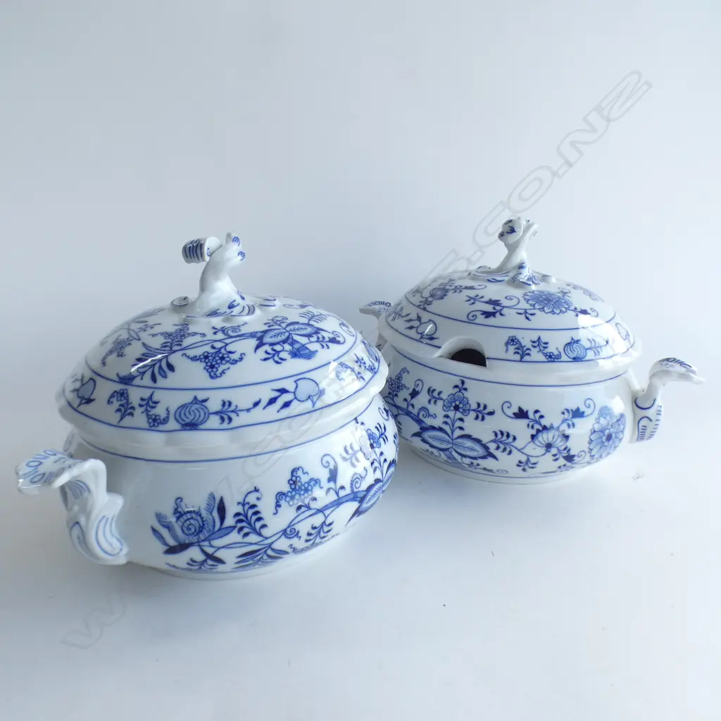 PR CZECH ZWIEBELMUSTER BLUE ONION ROUND LIDDED TUREENS - SLOTTED LIDS  DIA 220MM Image 1++