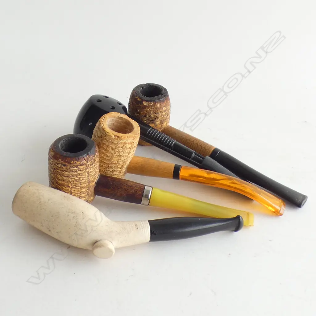 5 VINTAGE SMOKING PIPES, ONE MEERSCHAUM  Image 1++