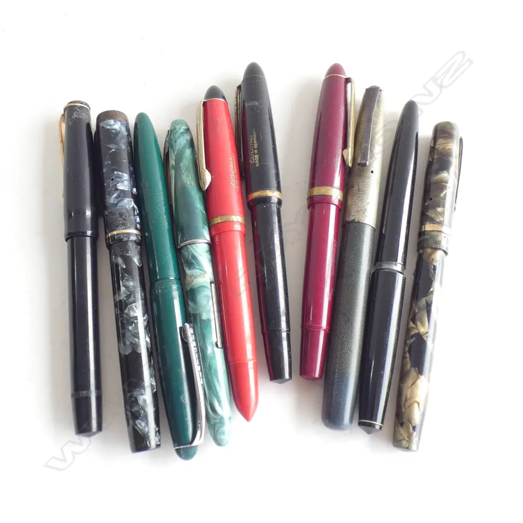 10 ASSORTED VINTAGE FOUNTAIN PENS  Image 1++