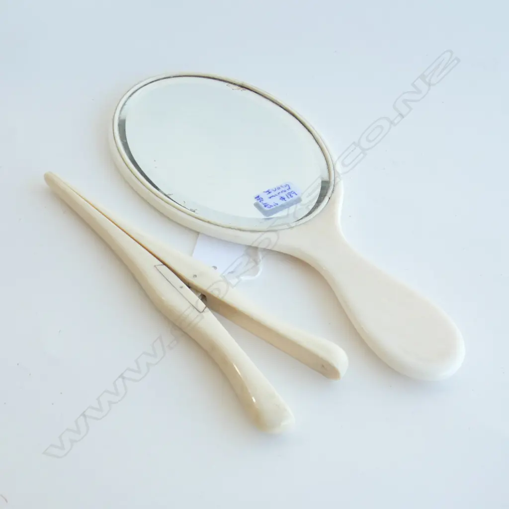 IVORY HAND MIRROR AND GLOVE STRETCHERS, MONOGRAMMED L 270 MM Image 1++