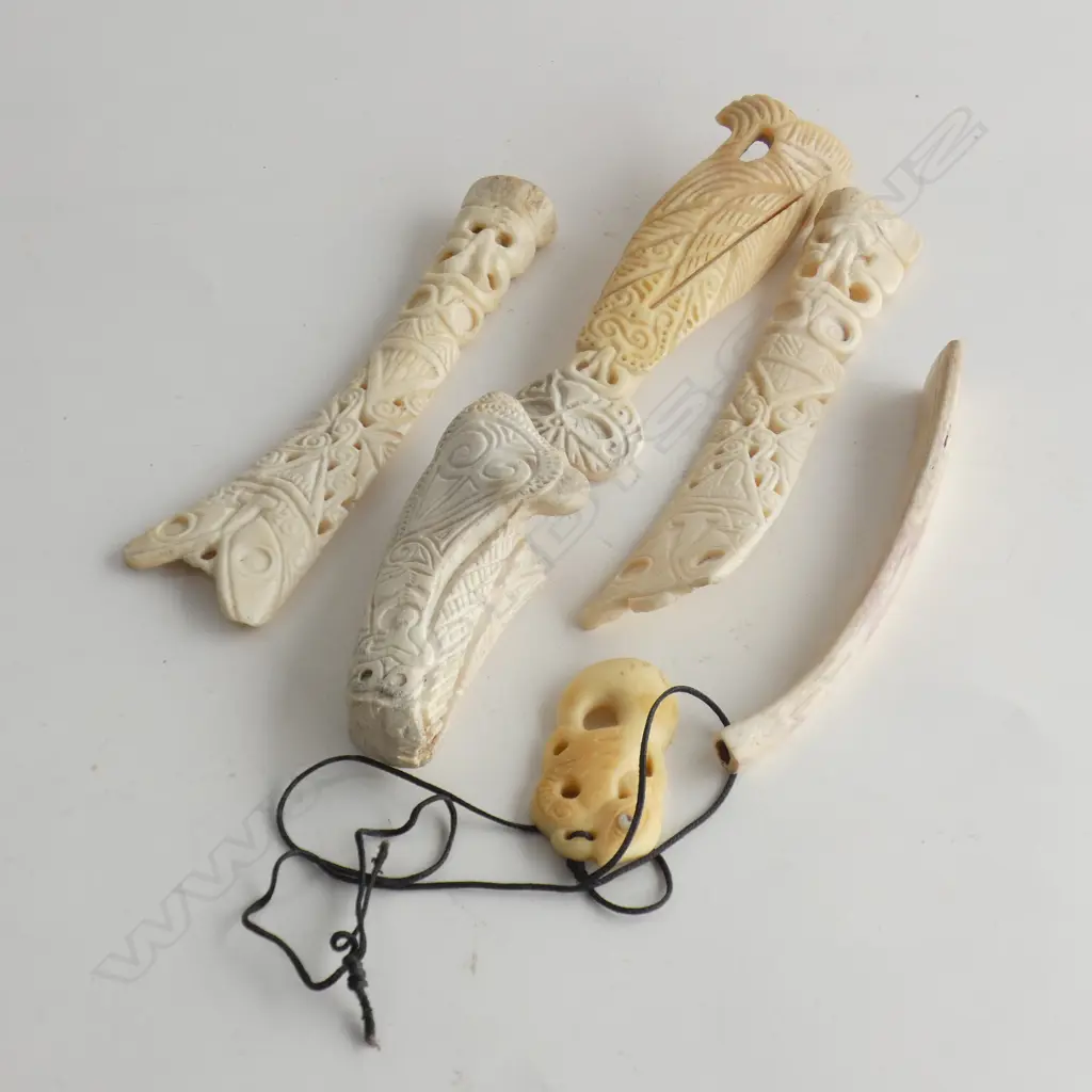 5 MAORI BONE CARVINGS (1 A PENDANT) + A BONE Image 1++