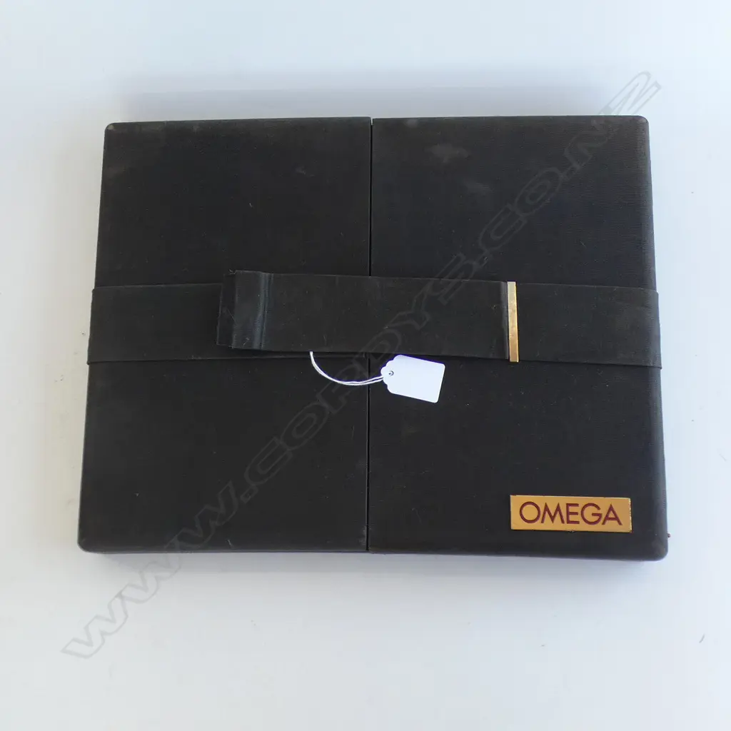 (A) OMEGA WATCH STRAP FOLDER WITH SOME STRAPS Image 1++