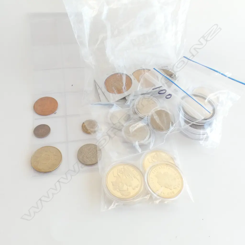 ASST COINS. UK UNC CROWNS + 4X UNC GILDED LGE +200 50P. 1972 INT CONVENTION NUMISMATICS ANTARCTICA ETC  Image 1++
