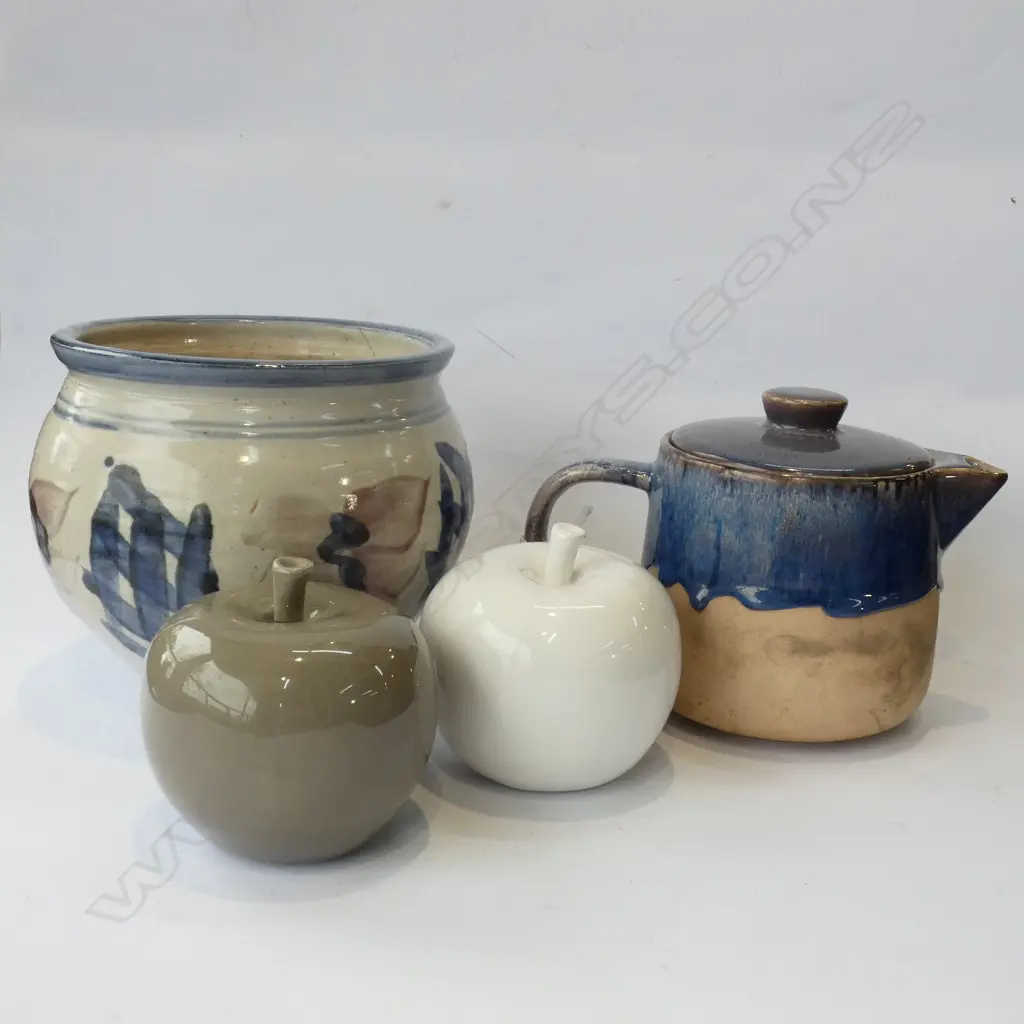 4 CERAMICS; TEAPOT, POT (AF), PR APPLES Image 1++