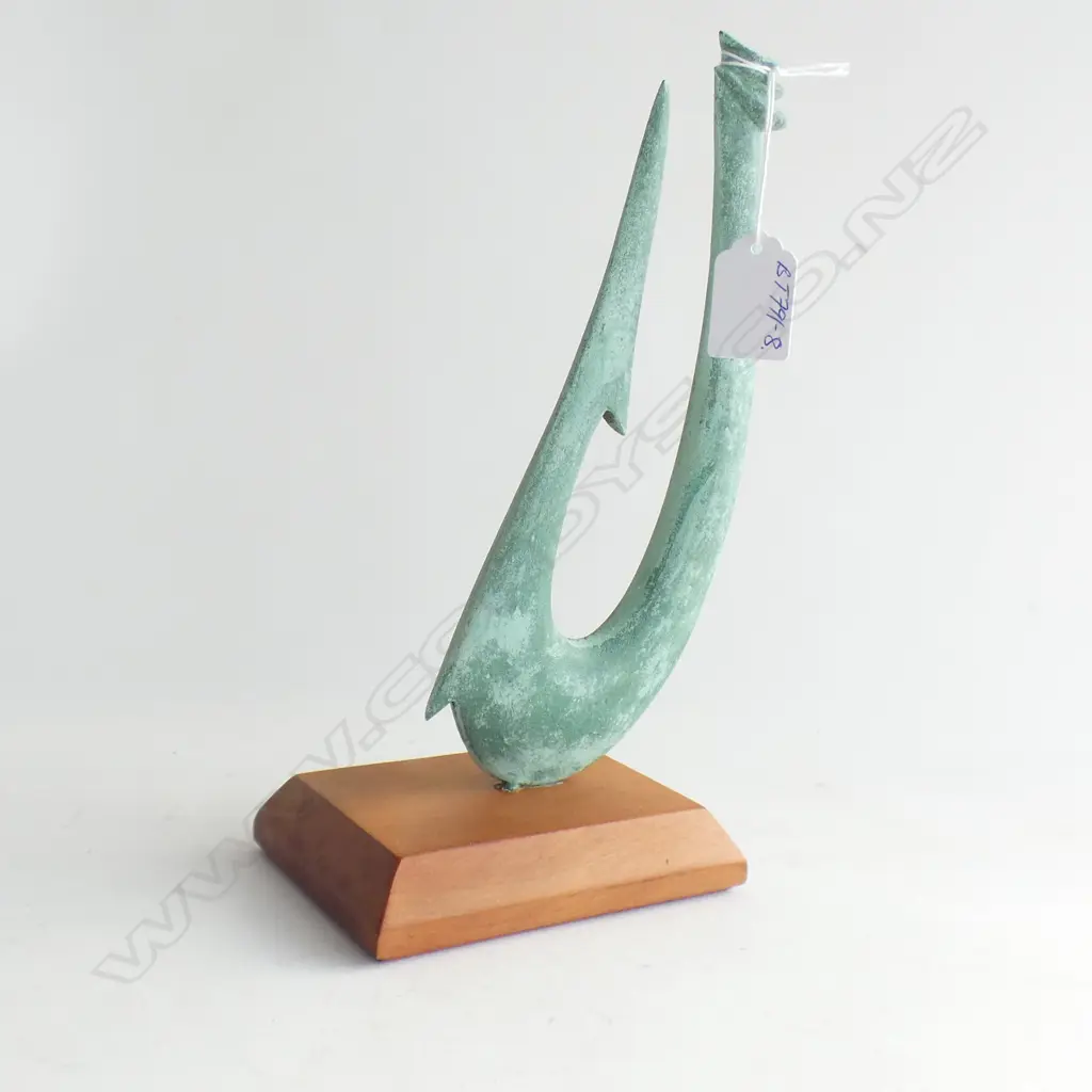 EVENSON 2012 BRONZE MATAU SCULPTURE H.245mm Image 1++