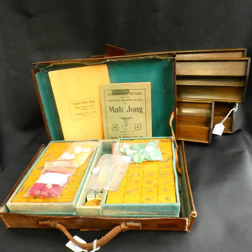 VINTAGE MAH JONG SET, CASED + 4 STANDS Image 1++