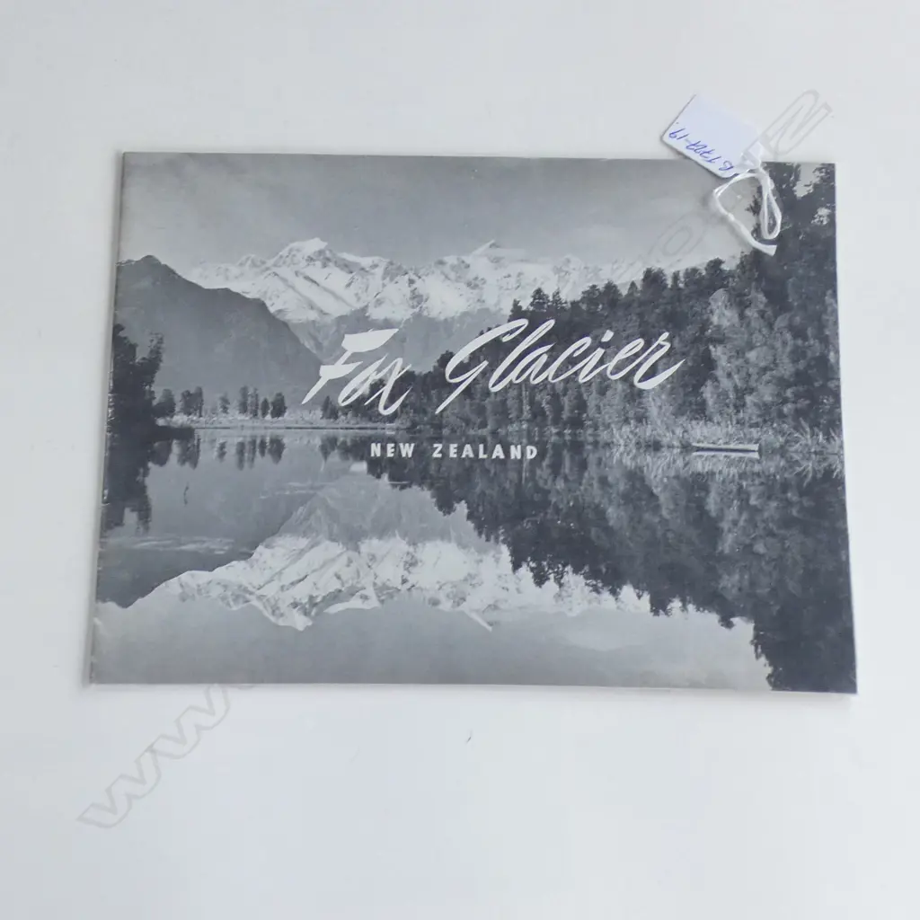 WHITES AVIATION BOOKLET 'FOX GLACIER NEW ZEALAND' 205 x 275mm. Image 1++