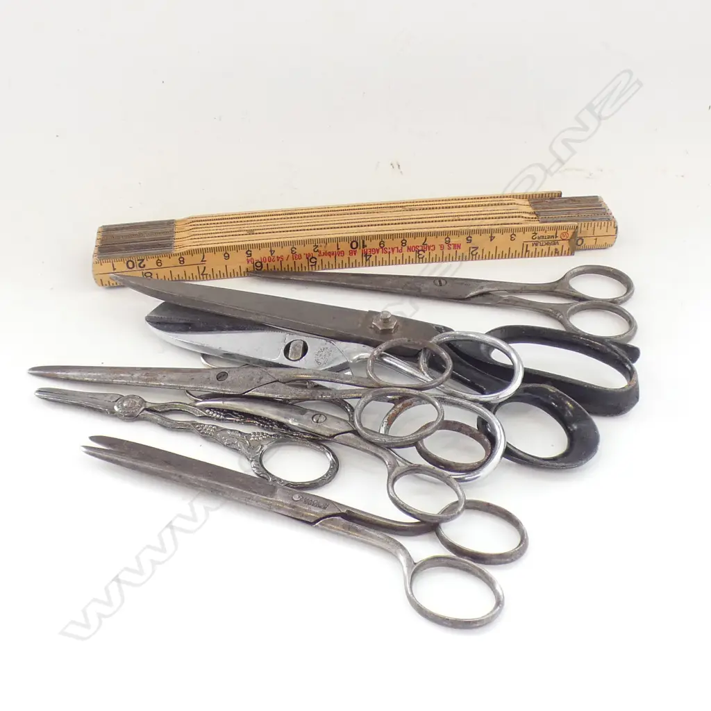 8 PR VINTAGE SCISSORS & OLD FOLDING WOODEN RULER  Image 1++