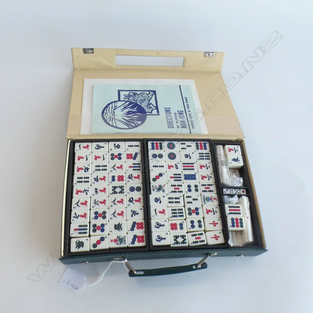 RETRO MAH JONG SET, CASED Image 1++
