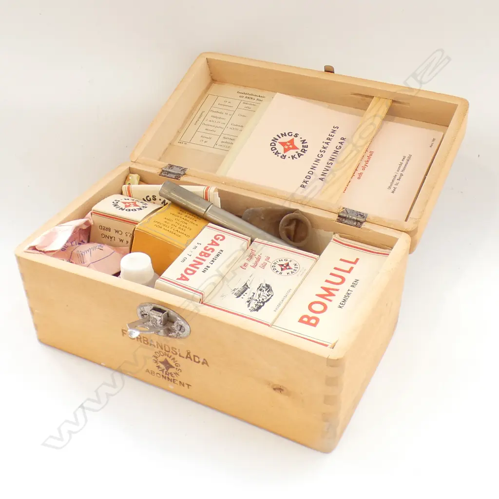 OLD SWEDISH WOODEN FIRST AID BOX WITH CONTENTS - ALL IN SWEDISH  Image 1++