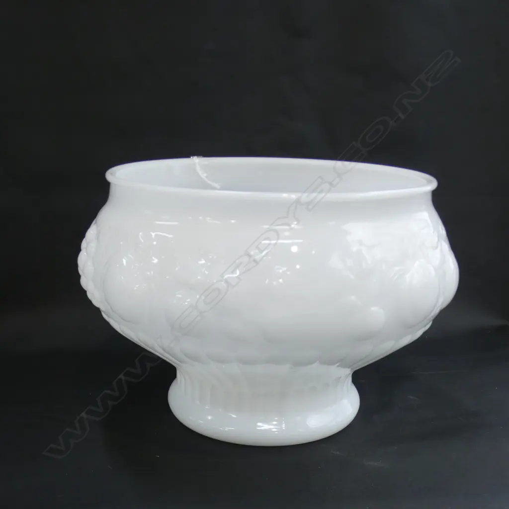 LG VINTAGE WHITE OPAQUE GLASS FOOTED PUNCH BOWL H 220 DIA 320MM Image 1++
