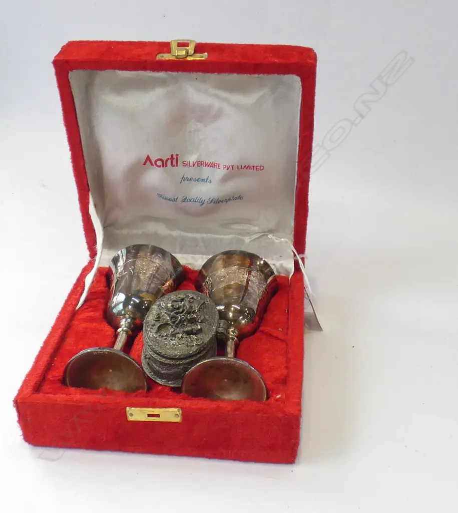 2 SILVER PLATE BOXED GOBLETS Image 1++