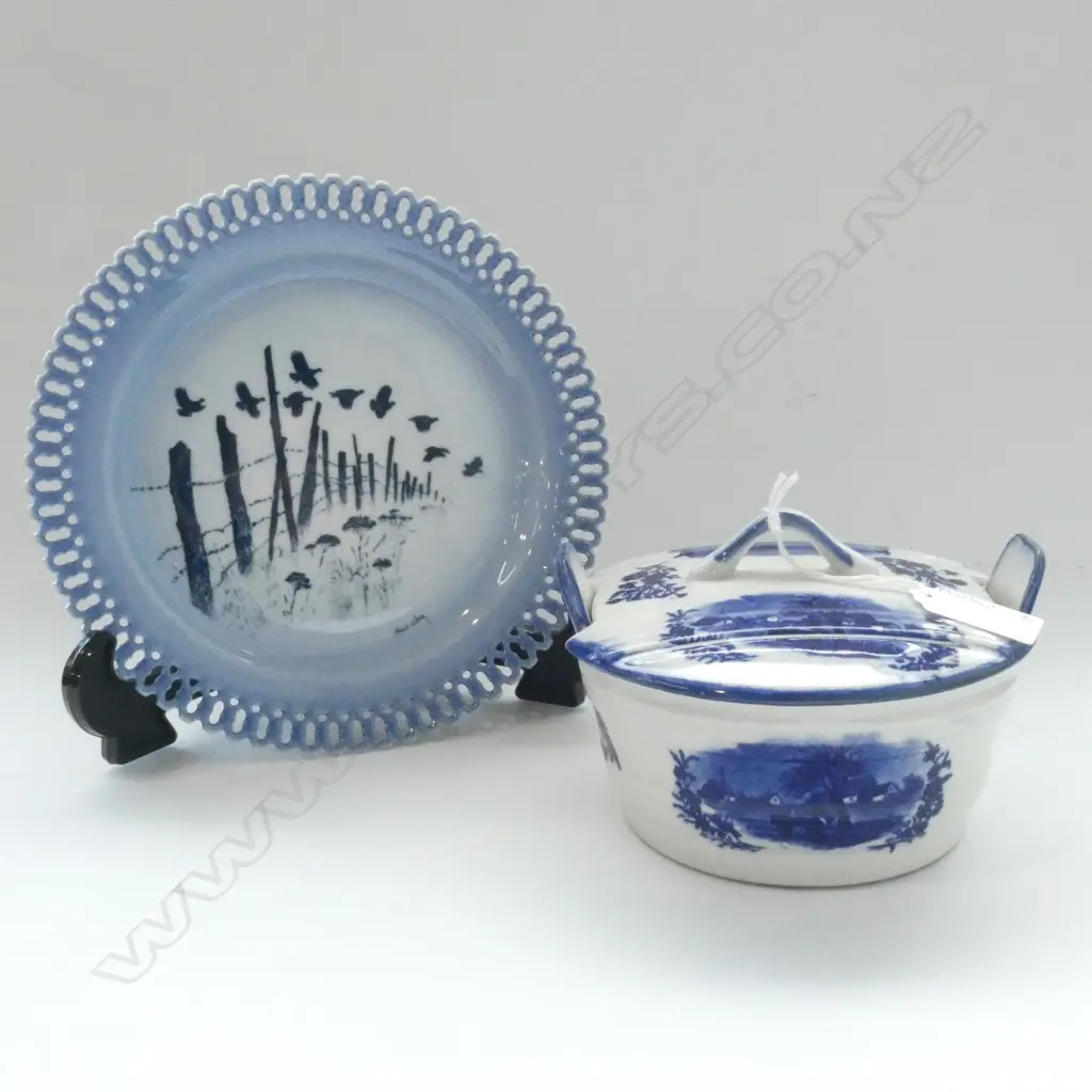 BING & GRONDAHL LATTICE RIMMED PLATE (DIA 200MM) + BLUE & WHITE LIDDED BOWL (DIA 140MM) Image 1++