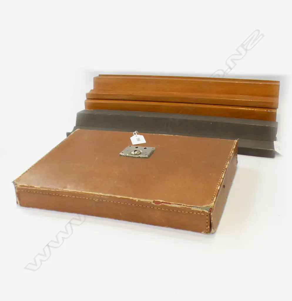 VINTAGE MAH JONG SET, CASED + 4 STANDS Image 1++