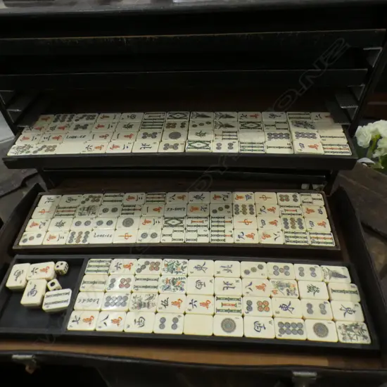 VINTAGE MAH JONG SET, IN LEATHER SUITCASE