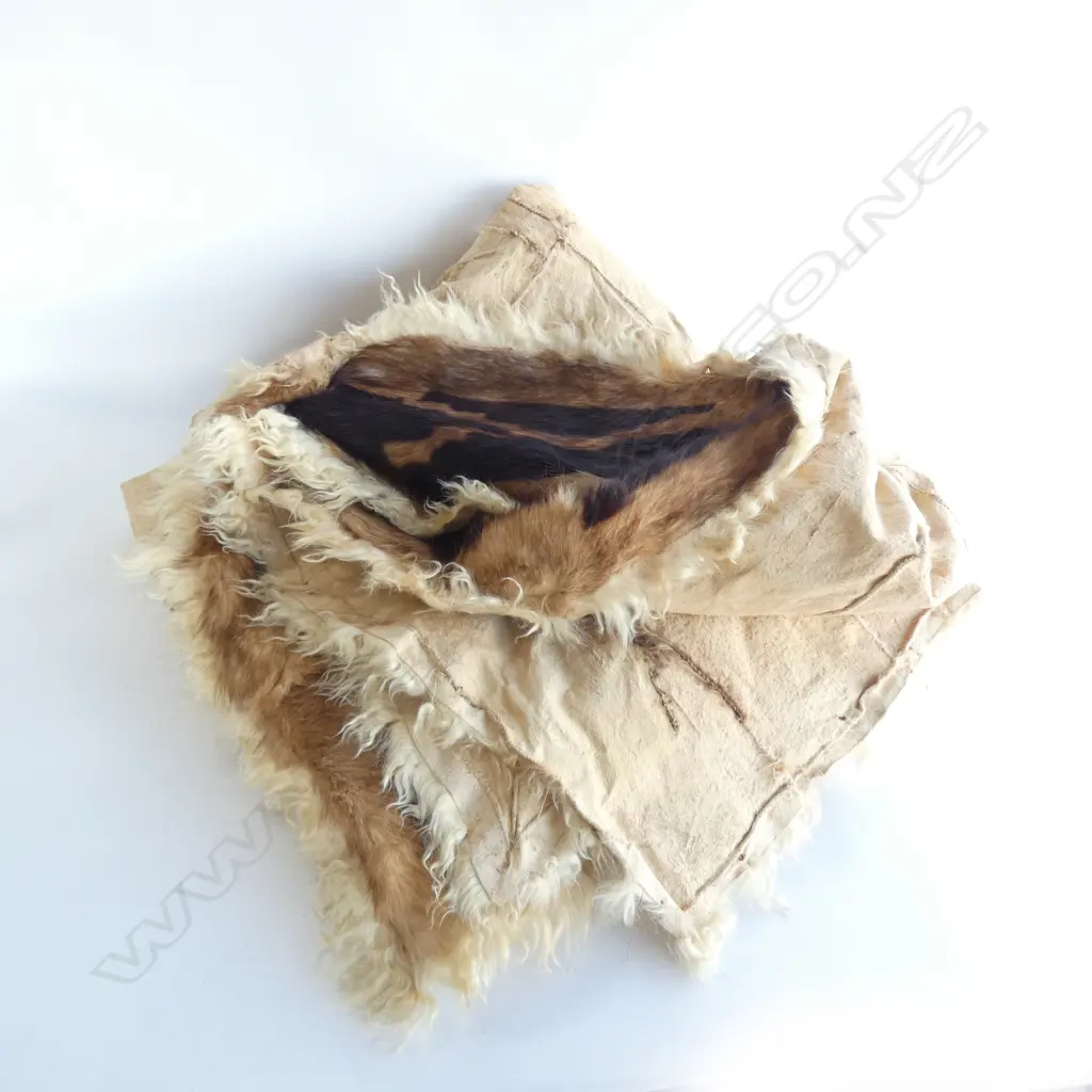 ALPACA  SKIN PANELLED LGE RUG PATTERNED BORDER 2 X 2.3m  Image 1++