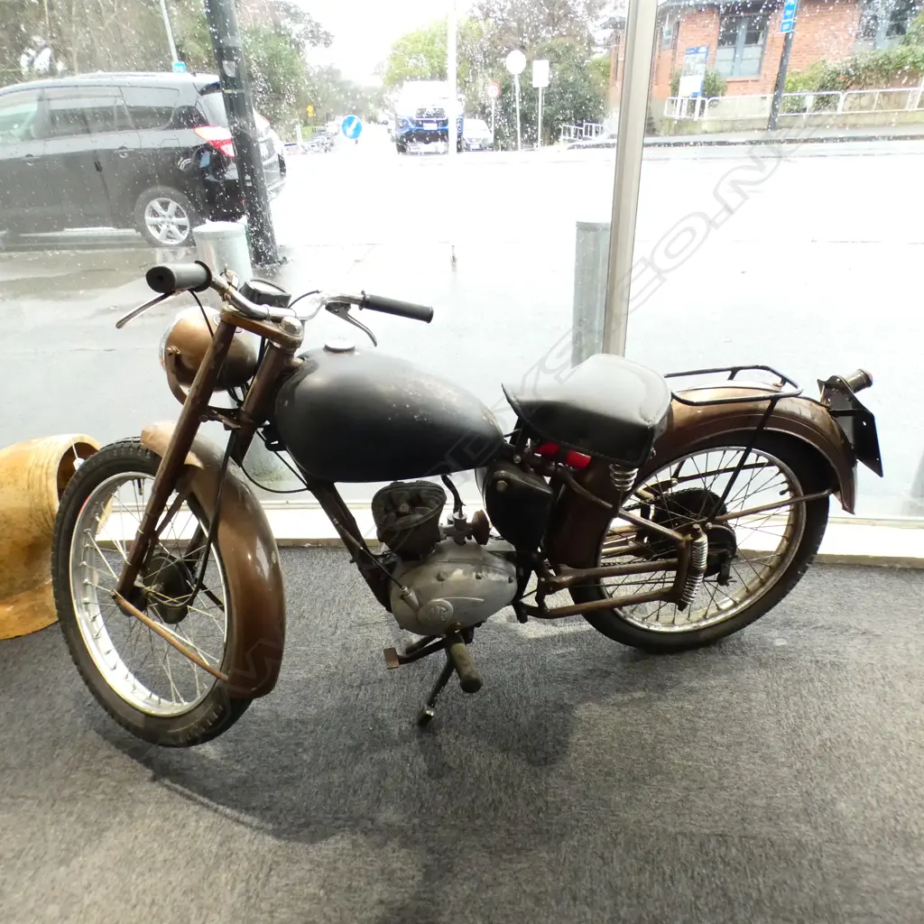 VINTAGE ROYAL ENFIELD MOTORCYCLE NOT REGISTERED OR WARRANTED Image 1++