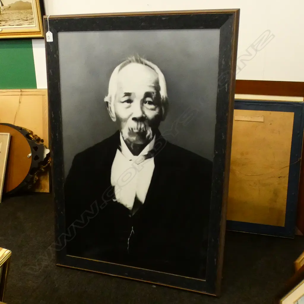 OLD B/W CHINESE MAN CANVAS ARTWORK, FRAMED 910x595mm Image 1++