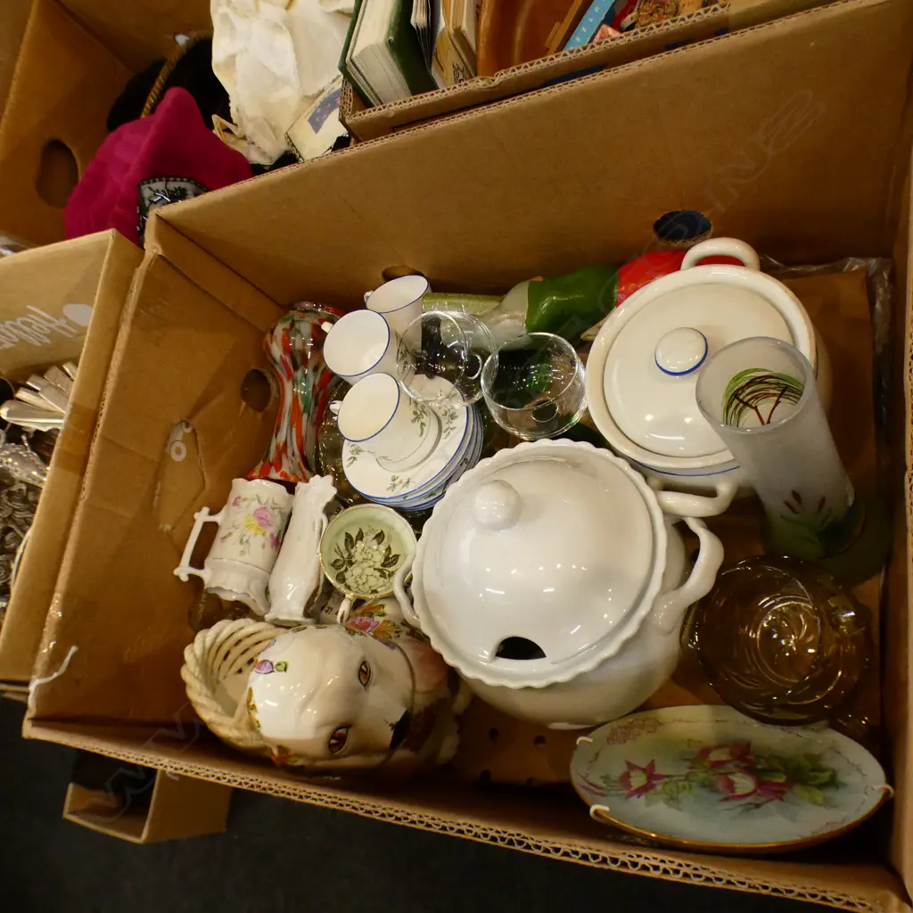 BOX ASST GLASS & CHINA INCL VINTAGE PCS & GNOME Image 1++