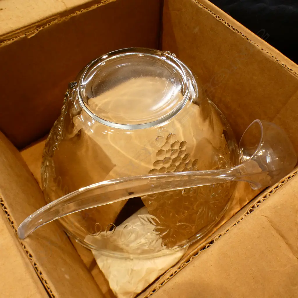 30 PC GLASS PUNCH BOWL SET - IN ORIGINAL BOX  Image 1++