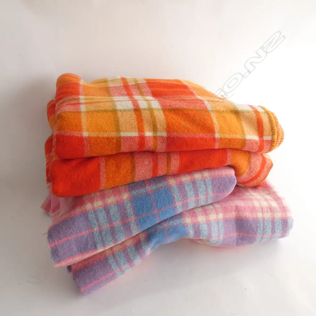 4 VINTAGE WOOLLEN NZ BLANKETS LABELLED 'CHATEAU' & 'ALFORD FOREST... Image 1++