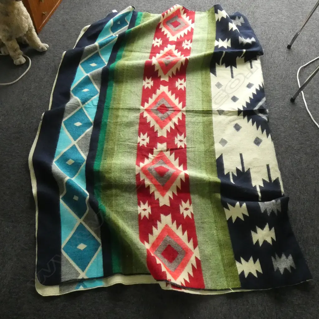 EQUADORIAN WOOL/COTTON/ALPACA GEOMETRIC PATTERN BLANKET.  187 x 226cm Image 1++
