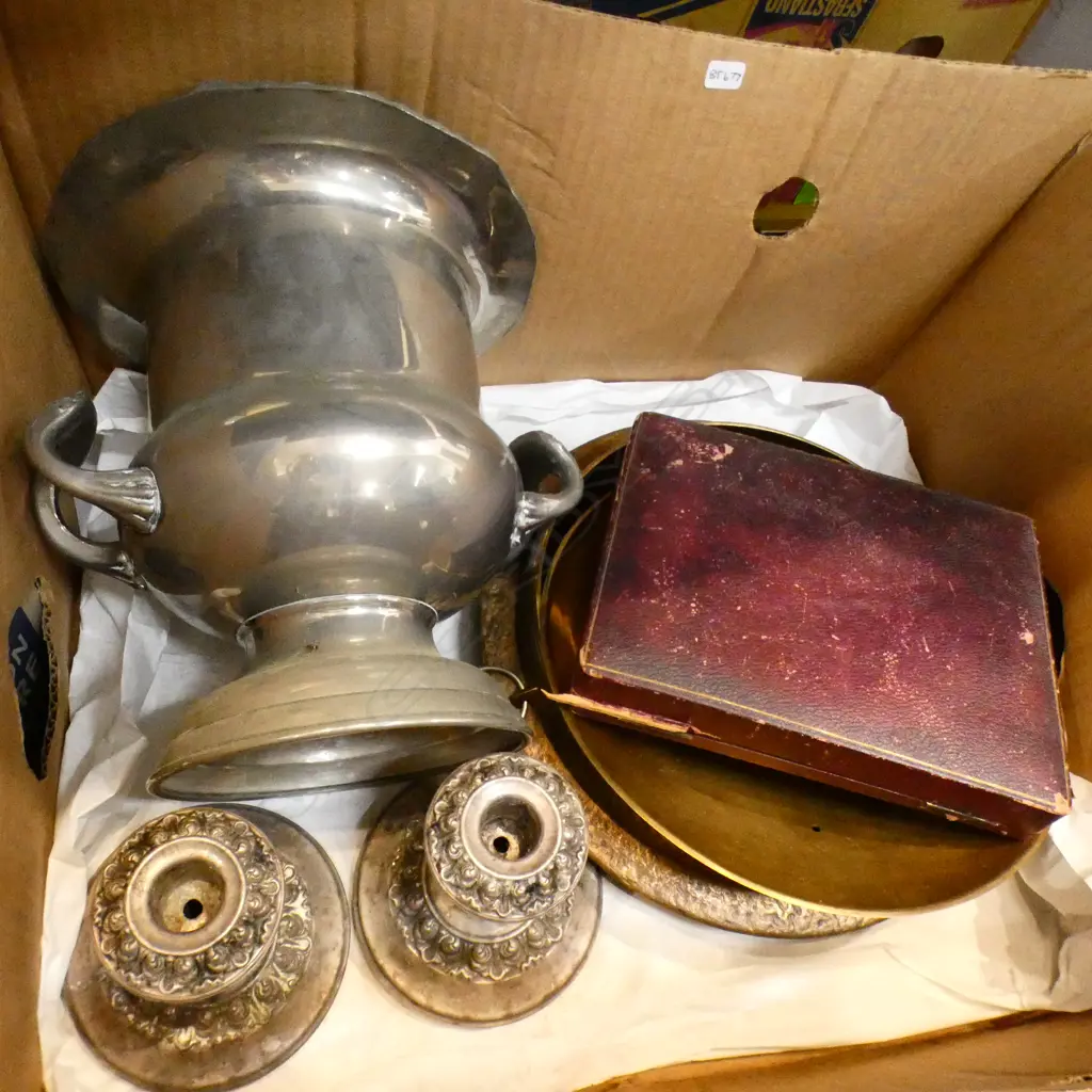 BOX OF METAL ITEMS, INCL. CHAMPAGNE BUCKET, CANDLESTICKS, BRAZER ETC Image 1++
