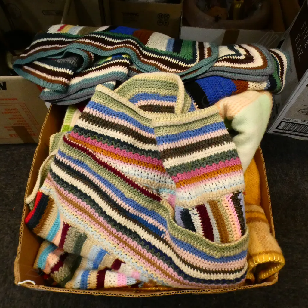 BOX LOT WOOLLEN BLANKETS Image 1++