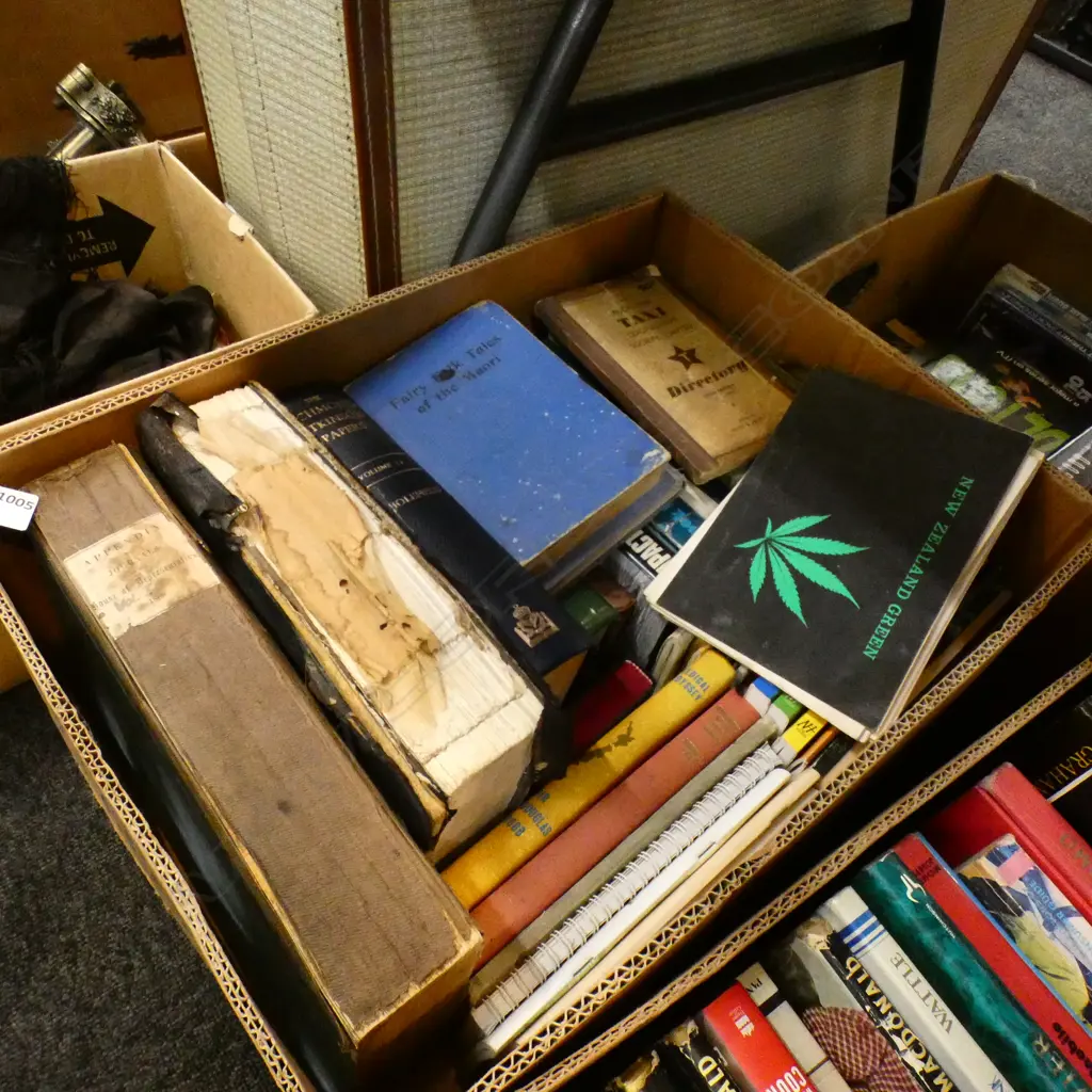 BOX LOT BOOKS; NZ HISTORY Image 1++