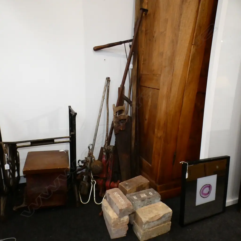 10 ASST. VINTAGE TOOLS + 8 BRICKS  Image 1++