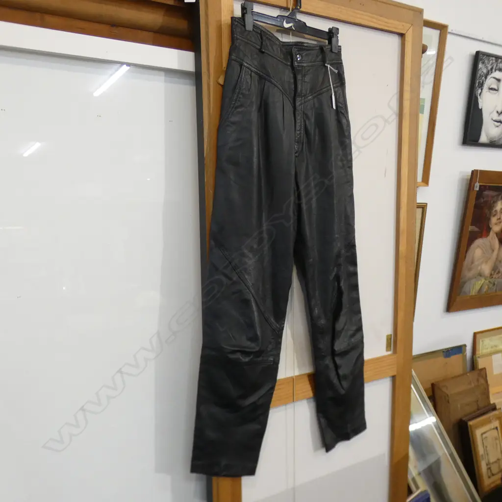 1980S BLACK LEATHER TROUSERS SIZE 12  Image 1++