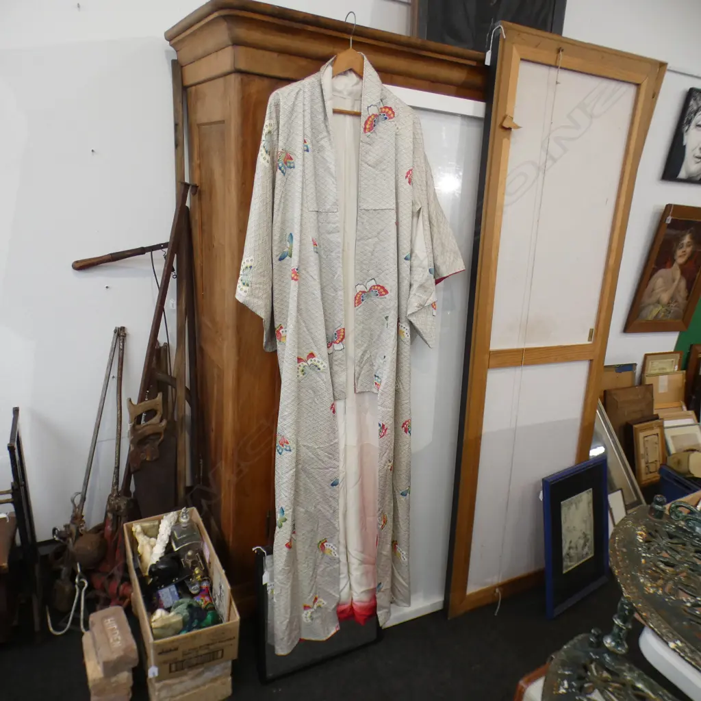 VINTAGE FULL LENGTH JAPANESE SILK KIMONO - ABSTRACT CLOUD BACKGROUND WITH BUTTERFLIES -CREAM / RED LINING Image 1++