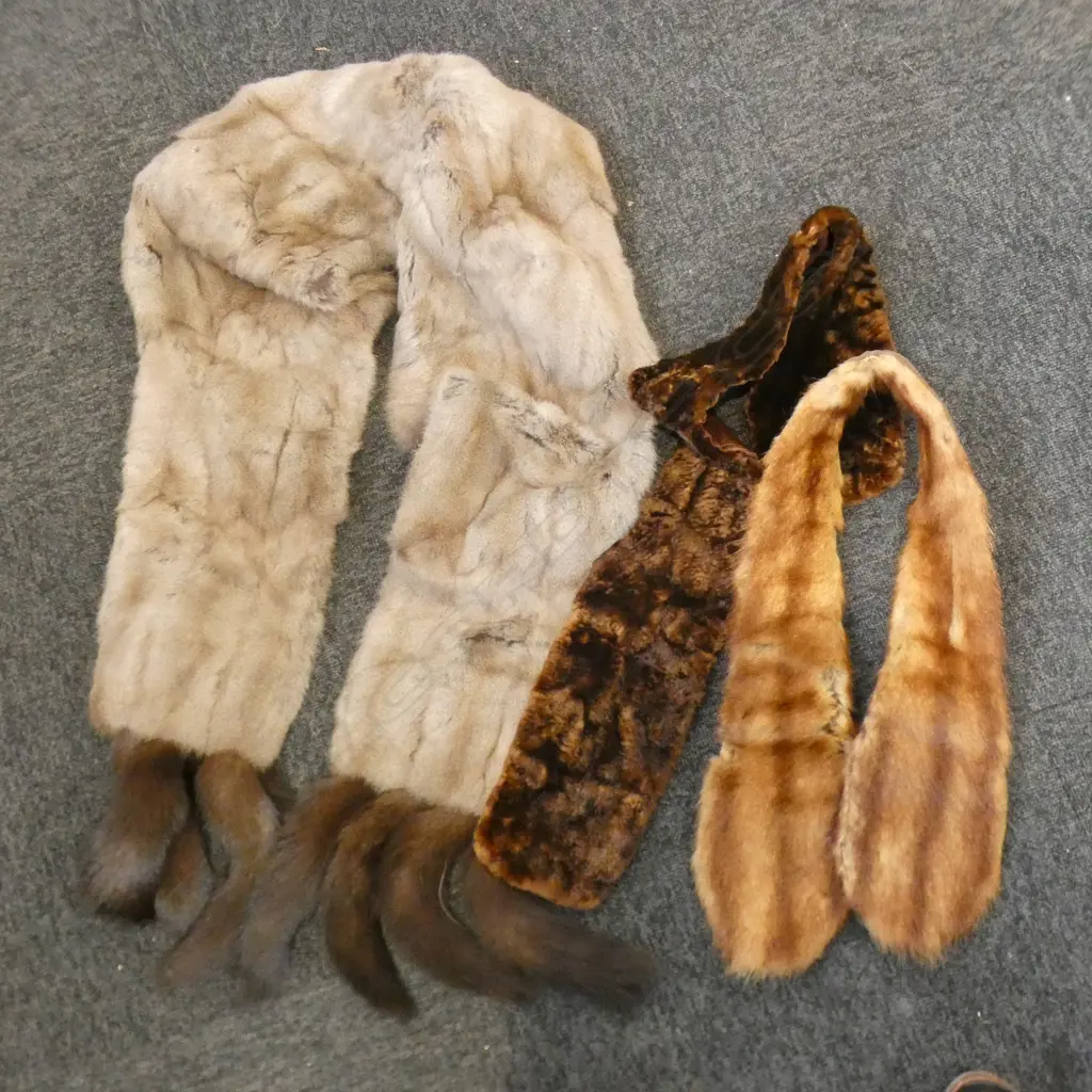 3 FUR STOLES Image 1++