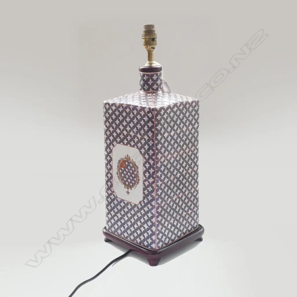 CERAMIC LAMP BASE; CHINESE ARMORIAL STYLE H.500mm Image 1++