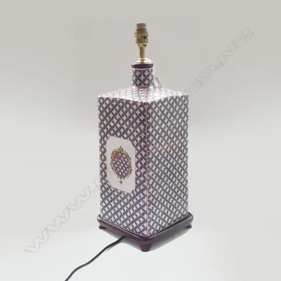 CERAMIC LAMP BASE; CHINESE ARMORIAL STYLE H.500mm
