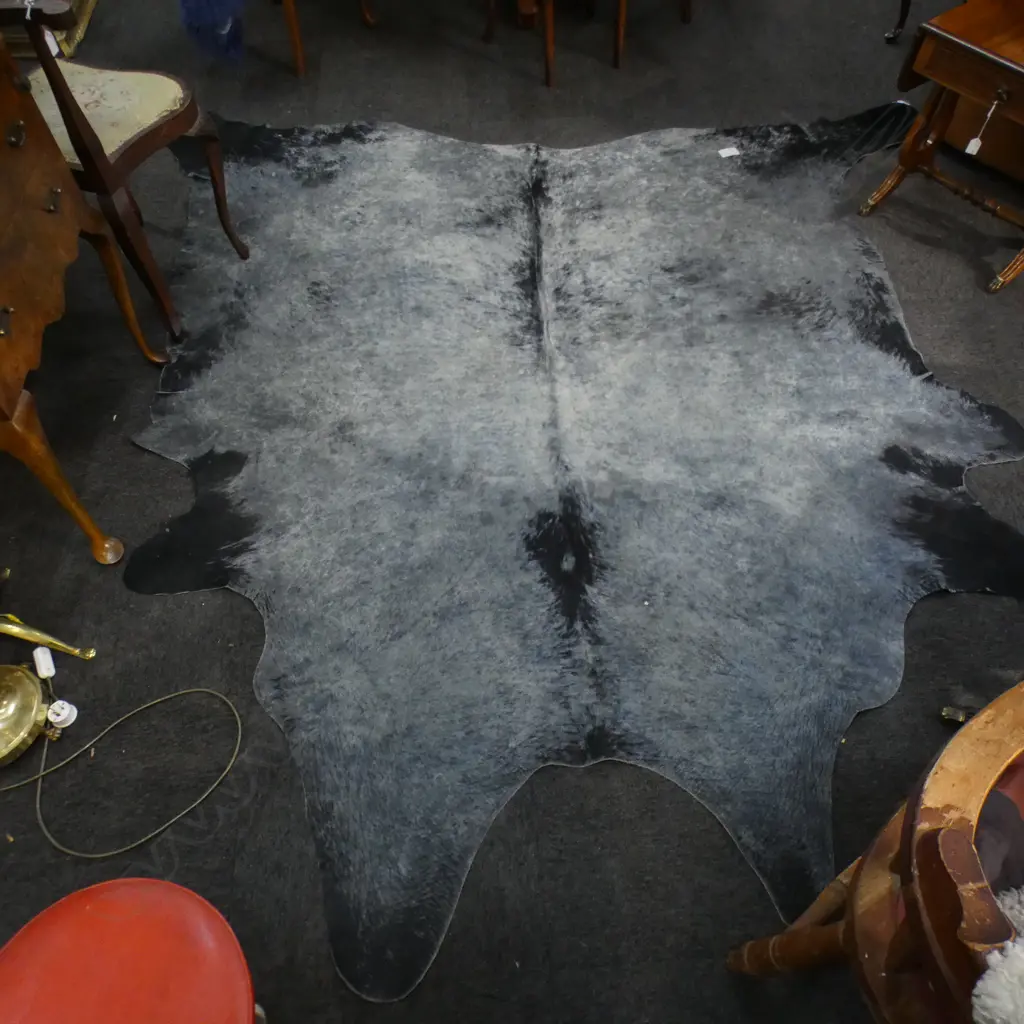 LARGE BLACK COW HIDE RUG L.2550mm W.2500mm Image 1++