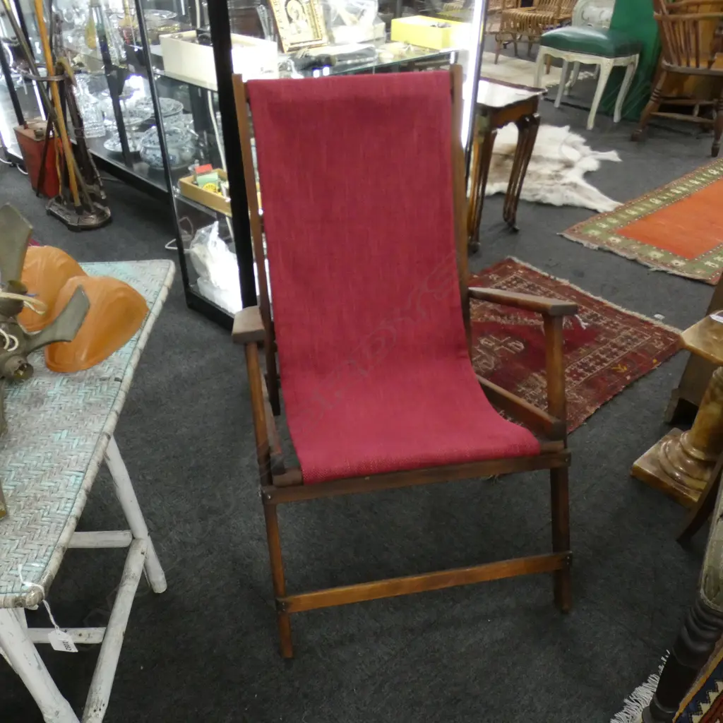 VINTAGE FOLDING CHAIR RED FABRIC Image 1++
