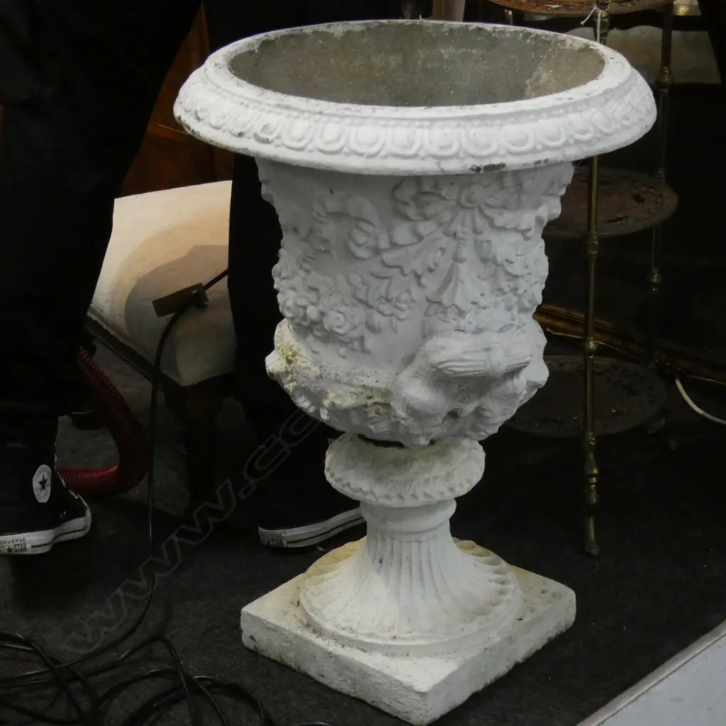 PR LARGE WHITE PAINTED ORNATE CONCRETE GARDEN URNS DIA 540 H 850MM ONE A/F Image 1++