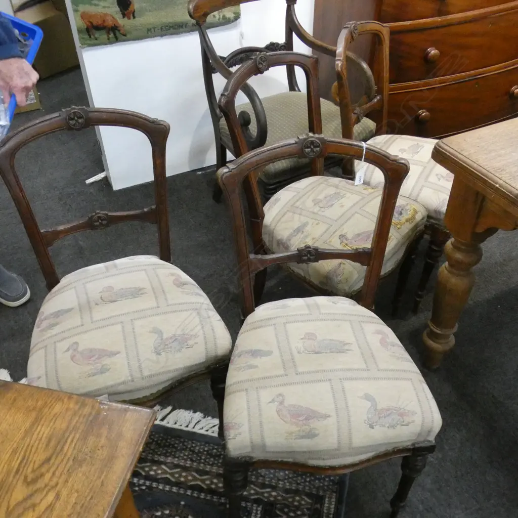 4 ANTIQUE LATE VICTORIAN DINING CHAIRS Image 1++