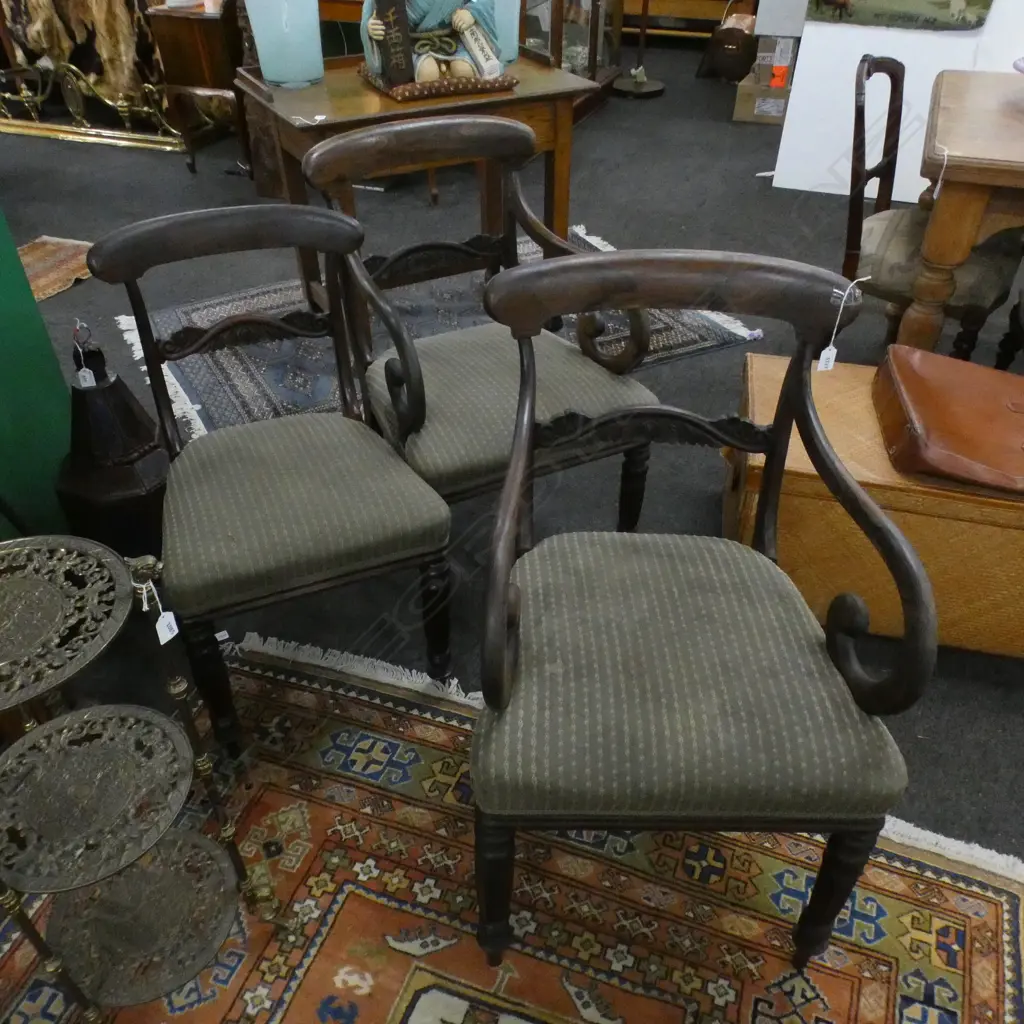 5 ANTIQUE BLADE BACK ROSEWOOD CHAIRS (2 CARVERS, 1 AF LEG BROKEN) Image 1++