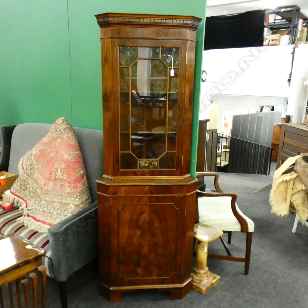 1960s QUALITY FIGURED WALNUT STANDING CORNER DISPLAY CABINET ASTRAGAL GLAZE w. KEYS H.1775 Image 1++