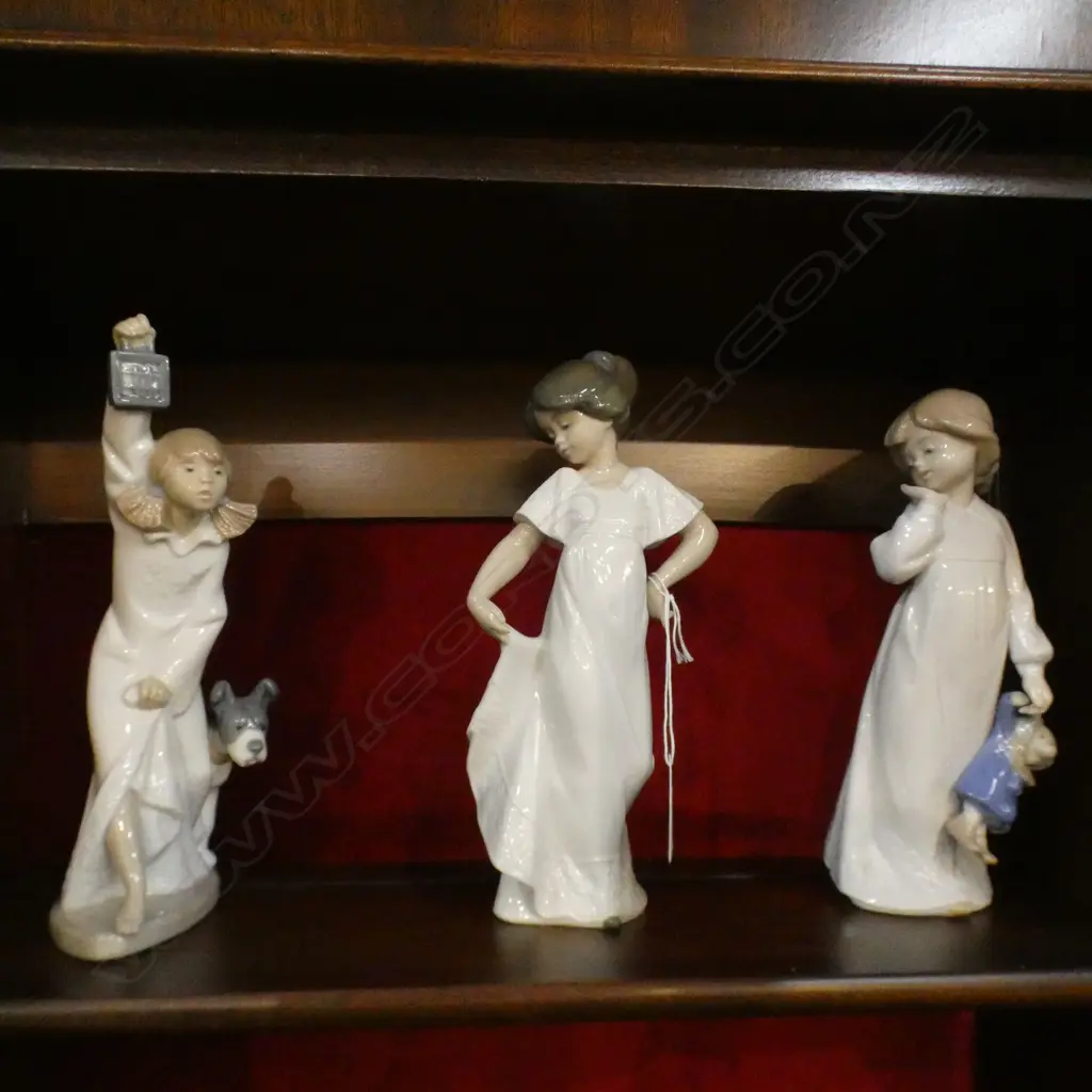 3 NAO FIGURINES; GIRLS IN WHITE DRESSES H.220mm Image 1++