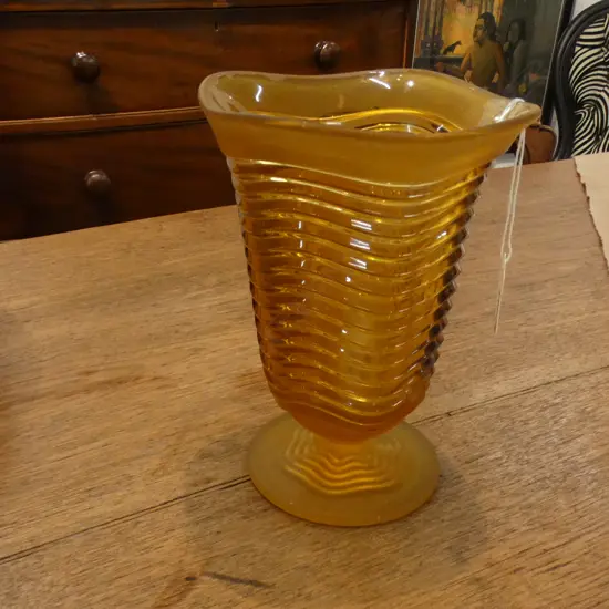 MANHATTEN PRESSED GLASS BOWL " HORIZONTAL RIBBED'BY THE ANCHOR HOCKING GLASS COMPANY 190MM HIGH 140MM DIAMETER