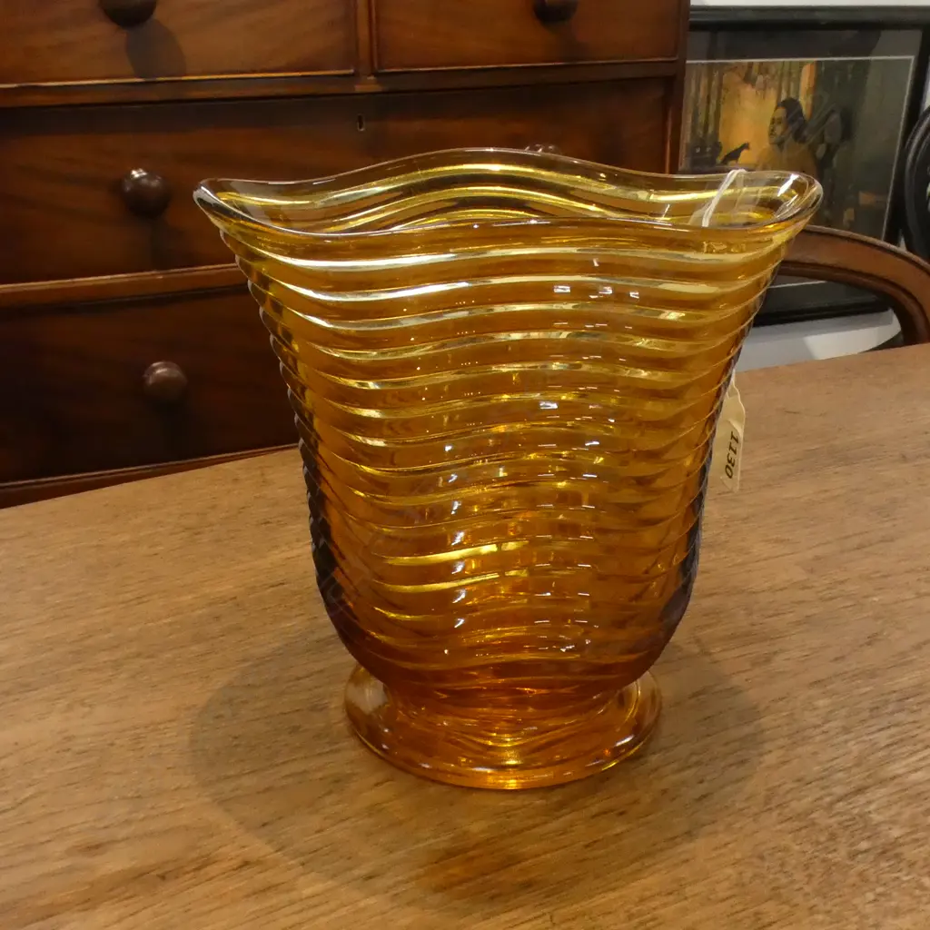 MANHATTEN PRESSED GLASS VASE  HORIZONTAL RIBBED'BY THE ANCHOR HOCKING GLASS COMPANY SERPENTINE SHAPE 170MM HIGH Image 1++