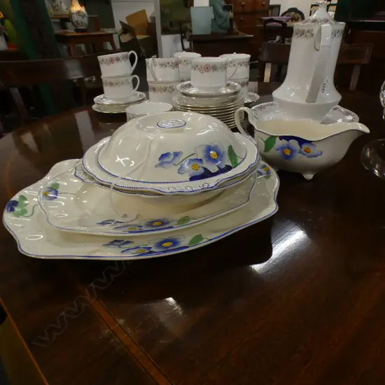 PART DINNER SET JOHNSON BROTHERS " PAREEK " 2 ASHETS 2 TERRINES (ONE LIDDED)  AND GRAVY BOAT 