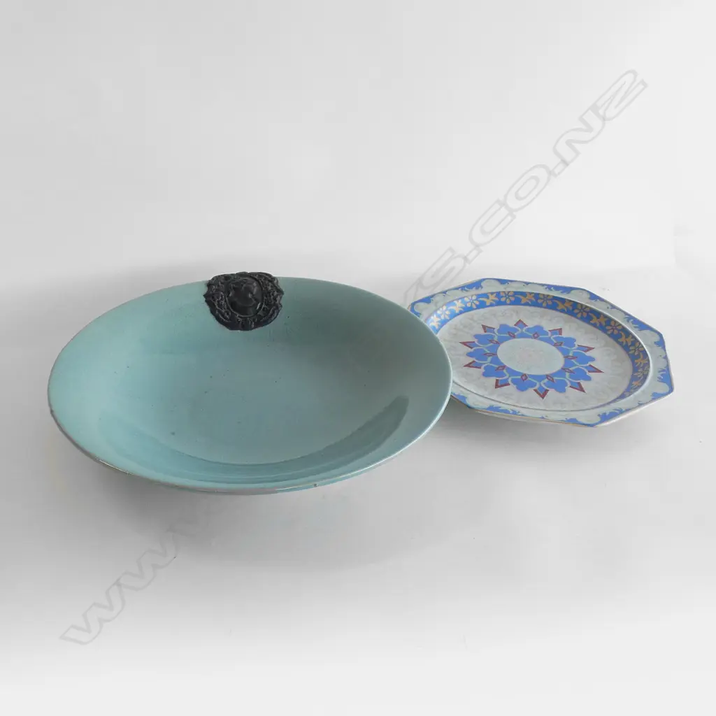 2 LARGE PLATTERS; OCTAGONAL & CELADON CRACKLE GLAZE 440mm dia Image 1++